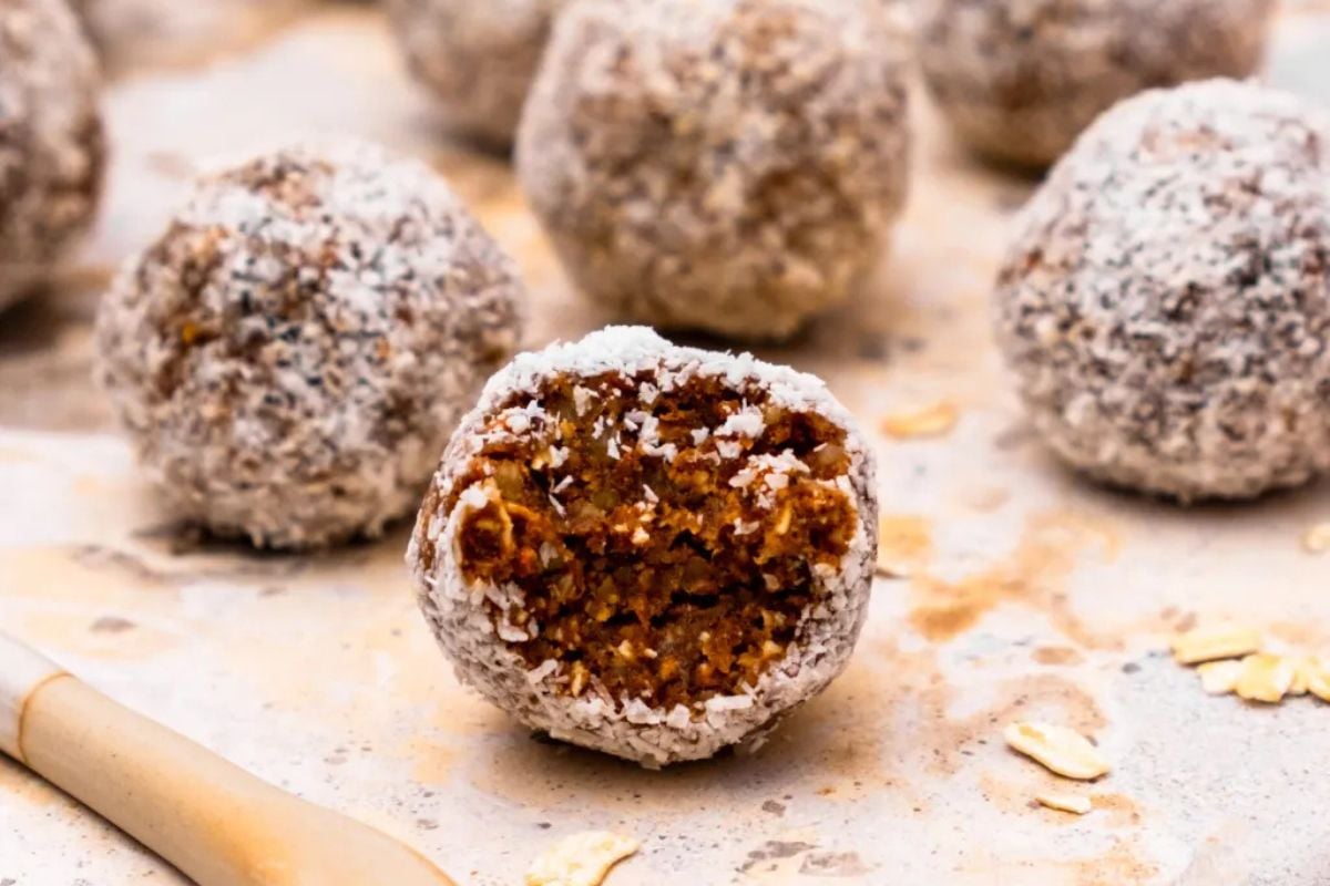 Carrot Cake protein balls - Athlete Lunchbox