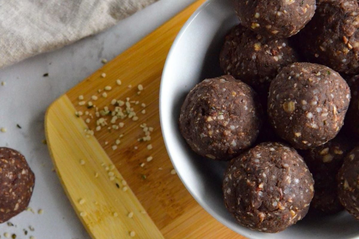 Healthy Chocolate protein balls - Veggie World.jpg