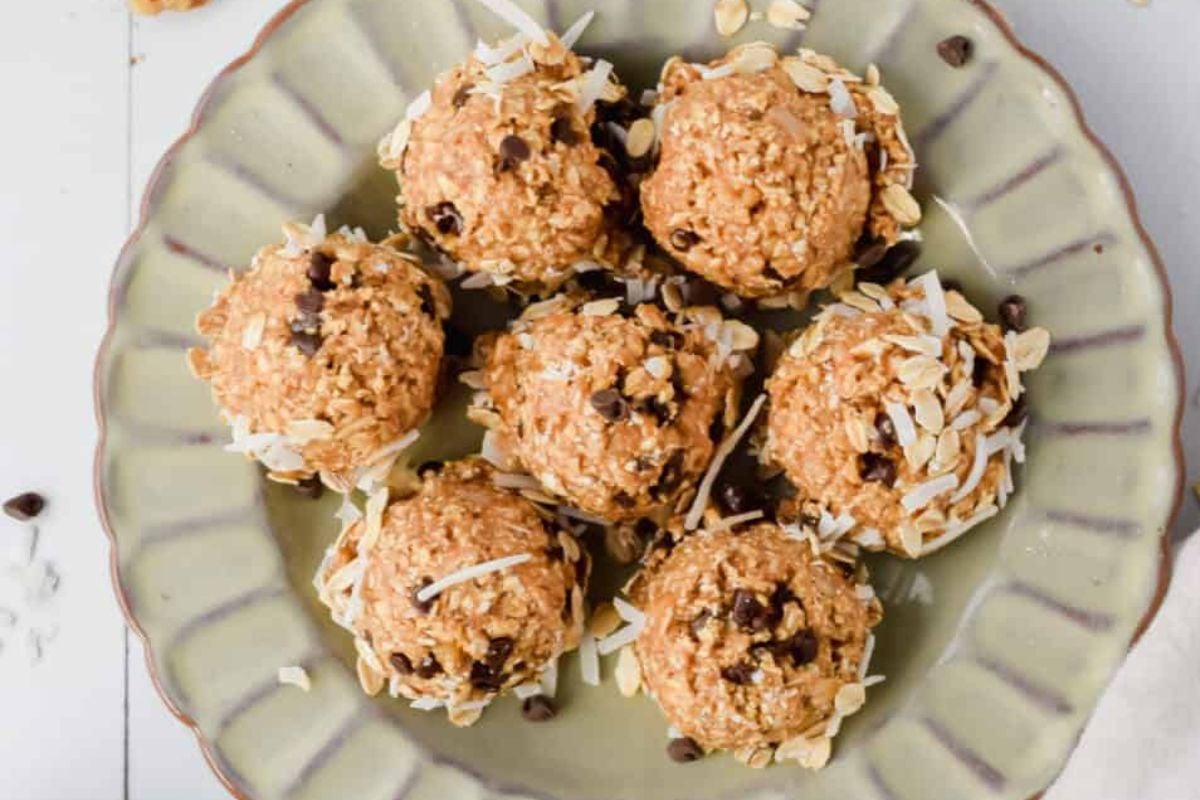 Oatmeal Cashew Cookie protein balls - Lauren Fit Foodie.jpg