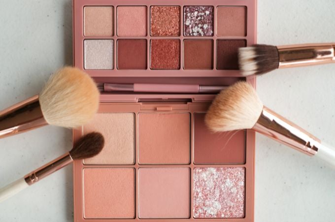 makeup colors and brushes