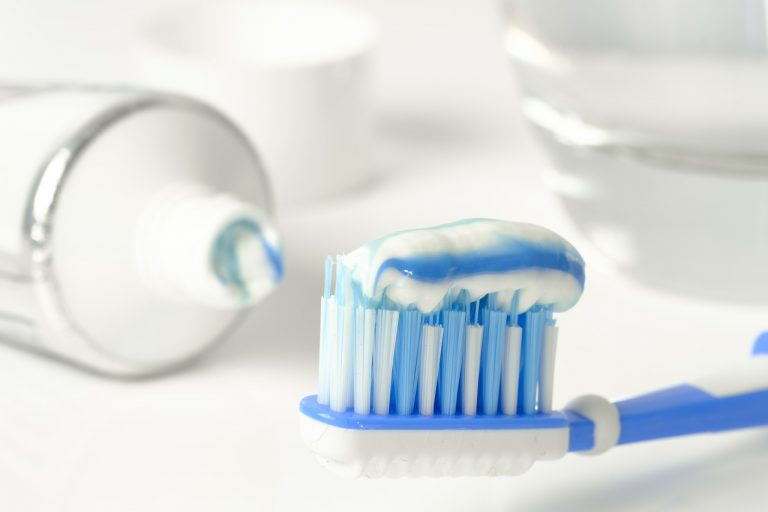 Best Non-Toxic Toothpaste Brands (With & Without Fluoride) [2026]